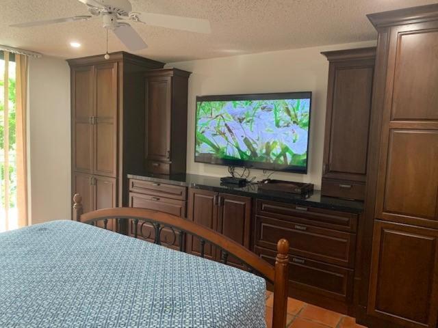 Beautifully Renovated Summer of 2020 Come and enjoy this lovely unit photo 2