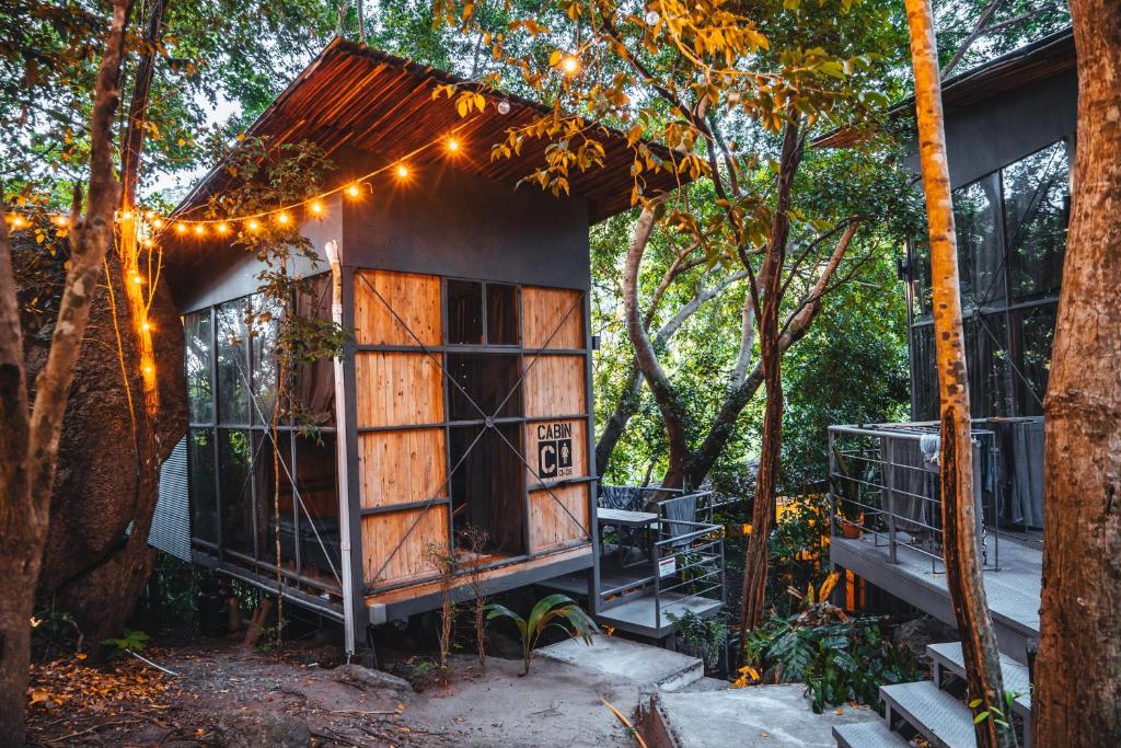 Warehouse Hostel Koh Tao photo 4