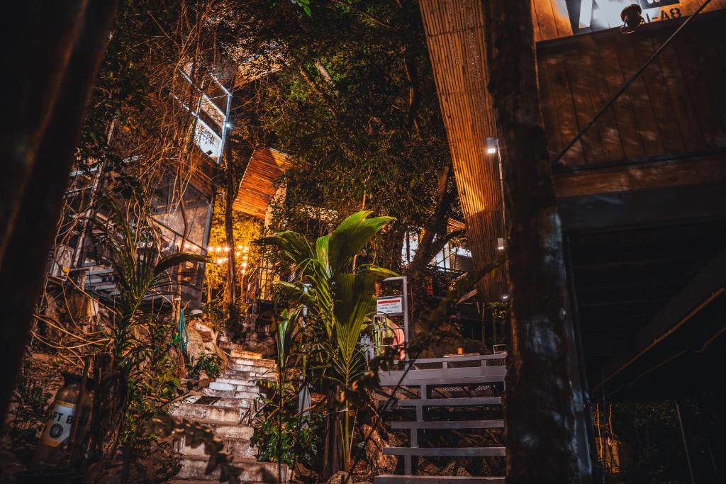 Warehouse Hostel Koh Tao photo 3