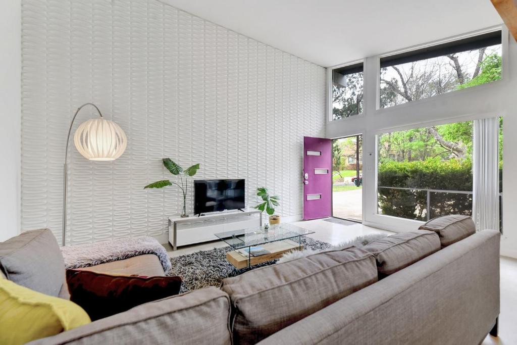 Sunny Mid Century Modern with Parking Patio and Fenced Yard by Lodgewell