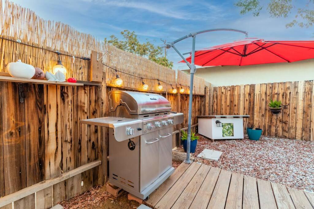 TreeHouse Retreat-Fire pit, Outdoor Patio-Lounge photo 2