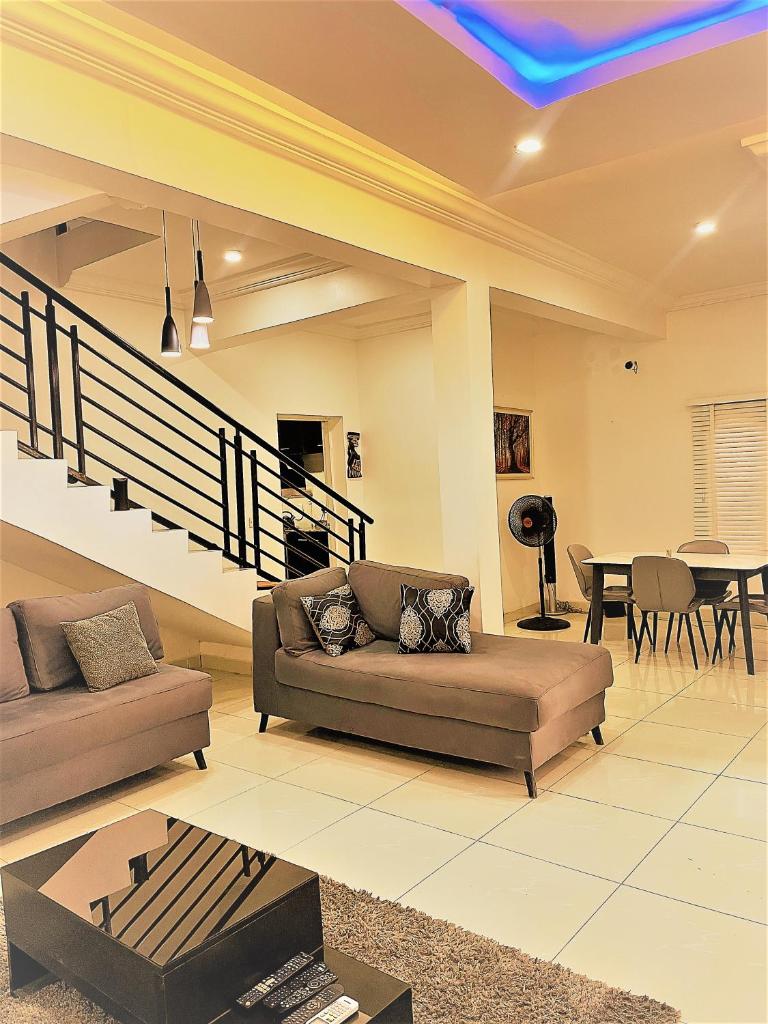 Entire Serviced Two bedroom duplex Abuja - 24hr WIFI, POWER, OFFICE, FULL KITCHEN photo 1