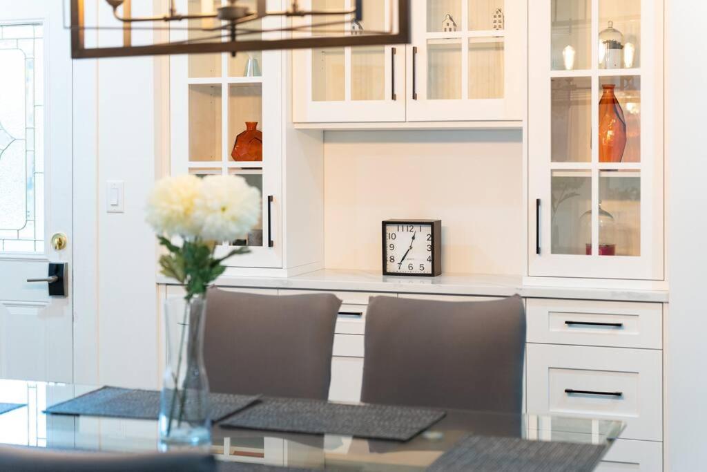 Luxury Home In Burnaby/Metrotown/SFU photo 3