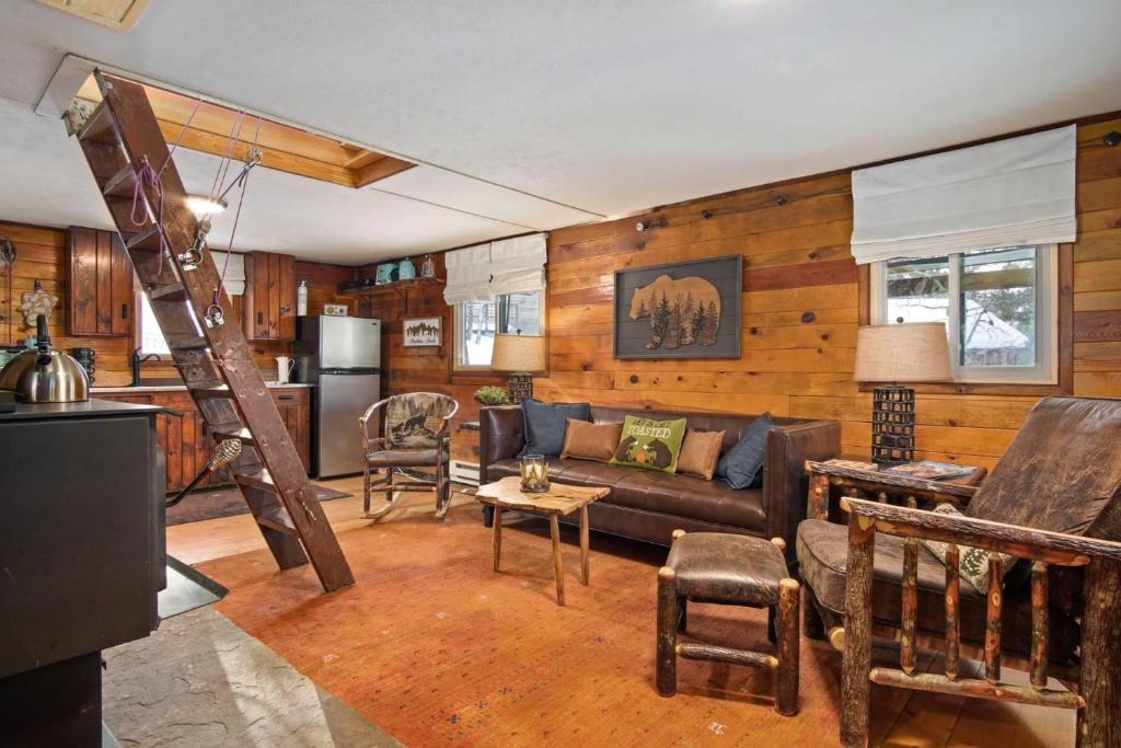 Lil' Frying Pan Cabin photo 1