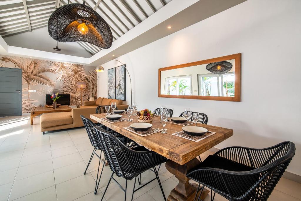 Splendid Private Villa, 2 BR, Canggu With Staff - Tap to explore photos