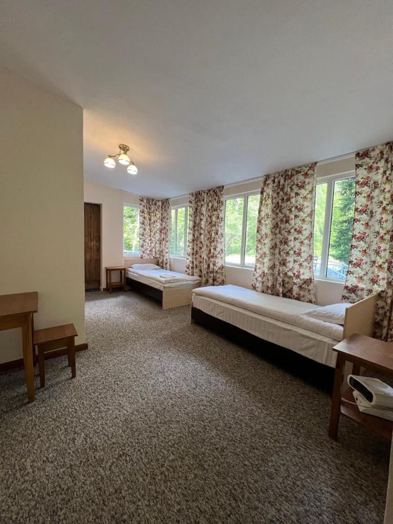 Motel Oson in Chichkan Gorge, Toktogul, Kyrgyzstan, Мотель Осон в ущелье Чычкан, Токтогул, Кыргызстан