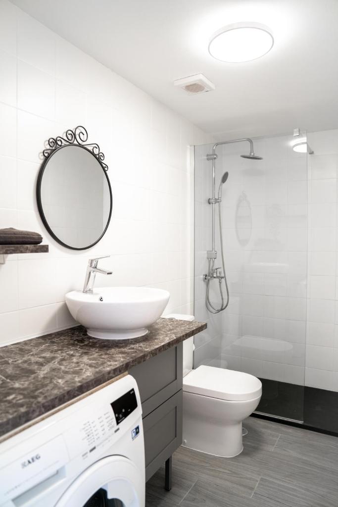 New & Renovated Vacation Apartment photo 3