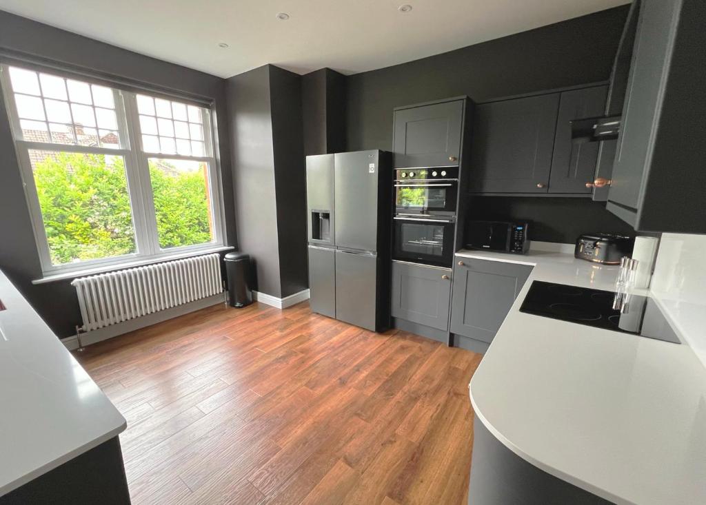 West Hendford House - Apt 1 - Tap to explore photos
