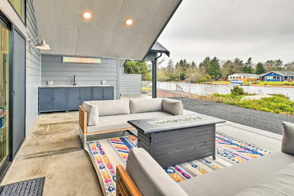 Modern Ocean Shores Getaway with Dock! photo 1