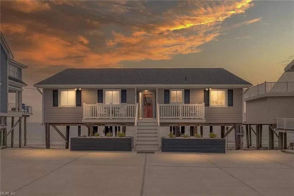 Bay Bliss - Private Beachfront Home with 180° Views & Hot Tub! photo 2