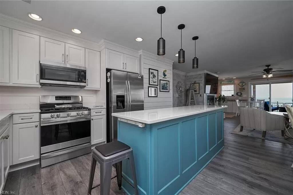 Bay Bliss - Private Beachfront Home with 180° Views & Hot Tub! photo 3