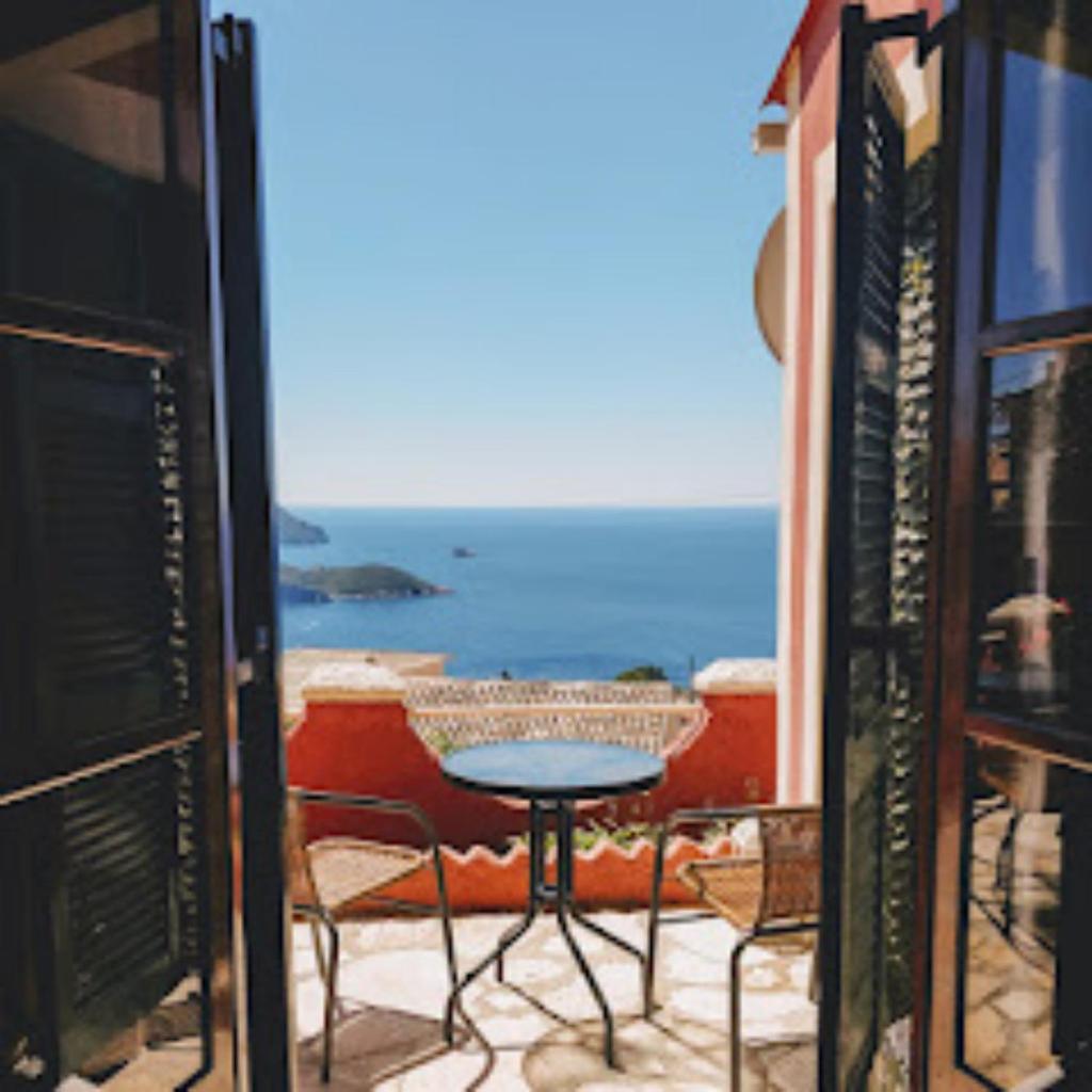 Traditional Panoramic Sea View House photo 3