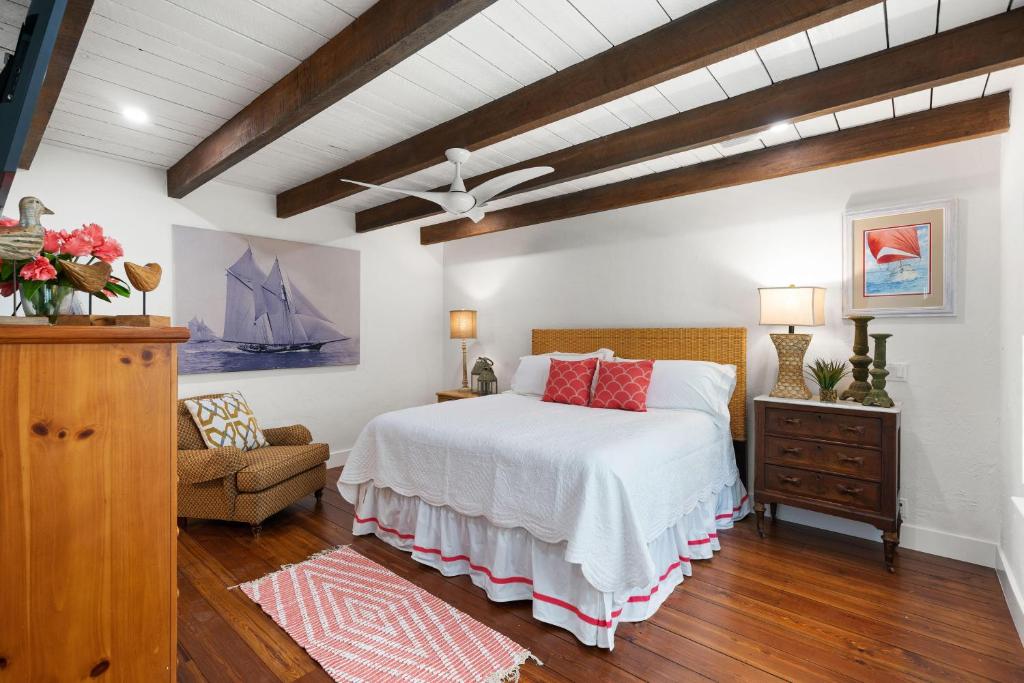 Once Upon a Tide - 4222 Seventh Street photo 3