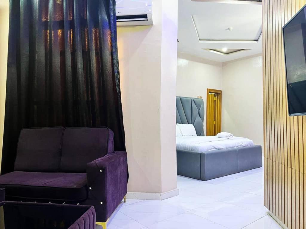 Clique Court Hotel & Suite photo 1
