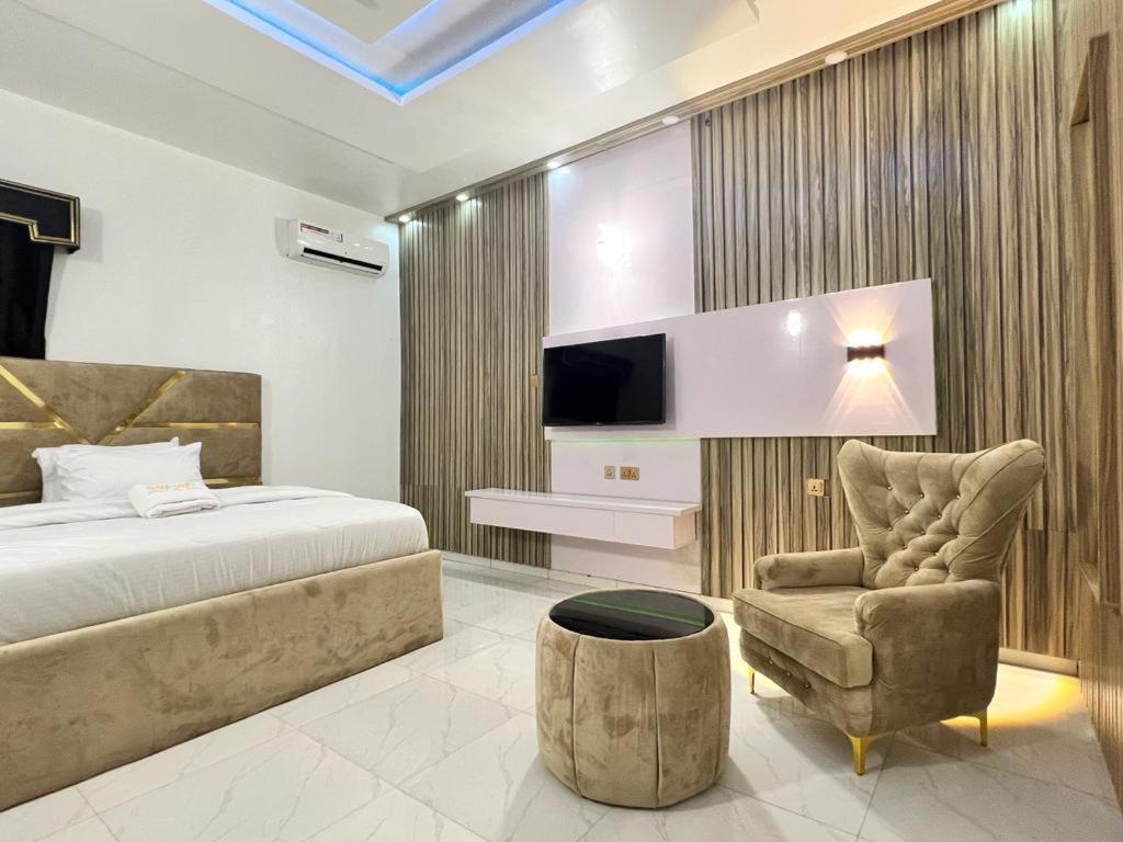 Clique Court Hotel & Suite photo 3