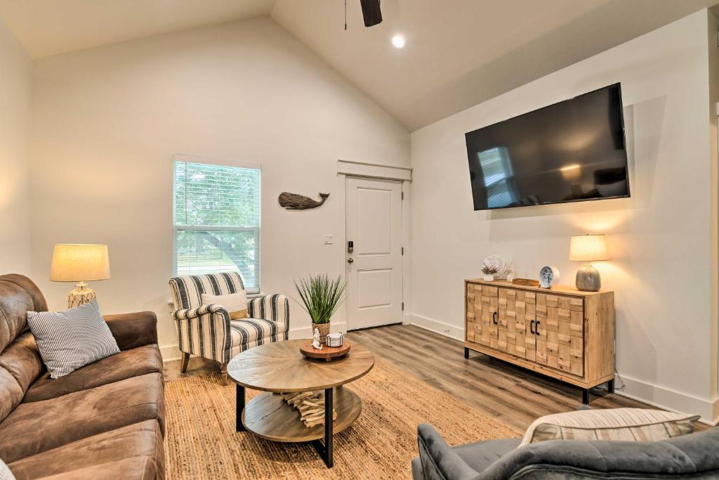 Charming Rockport Home about 4 Mi to Boat Ramp! photo 1