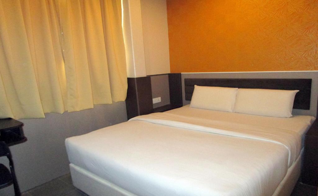 Двухместный (Улучшенный номер с кроватью размера «queen-size»), T-Hotel Bukit Bintang