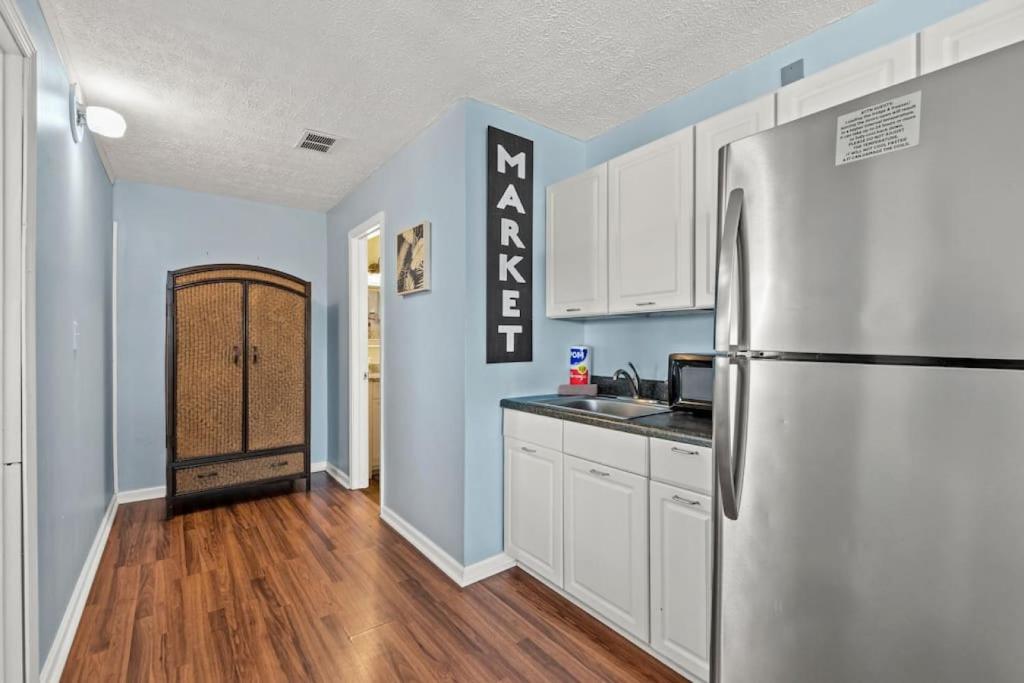 Anchors Away, Enjoy a Seasonal Heated Saltwater Pool, Ride Bikes, Enjoy Beach Life Just 2 Blocks Away, Complete with Game Room & Beach Gear photo 1