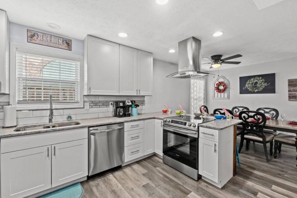 Seaside Serenity at Shiplap Shack, Updated Coastal Beach Home w Beach Gear and Idyllic Outdoor Living, Just Steps from the Shore photo 2