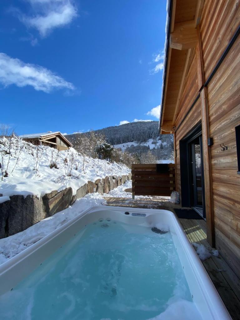 Les Chalets Perce Neige & Jacuzzi privatif, proximité Gerardmer & La Bresse photo 2