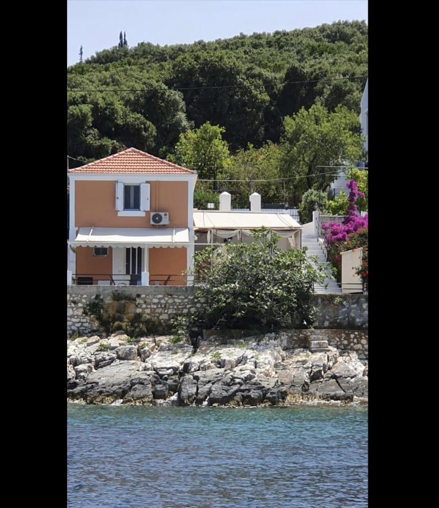 Efi's Cottage by the sea photo 2