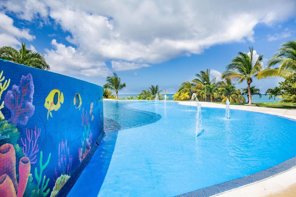Pristine Bay Villa 1304 with large pool - 3 bedroom condo photo 1