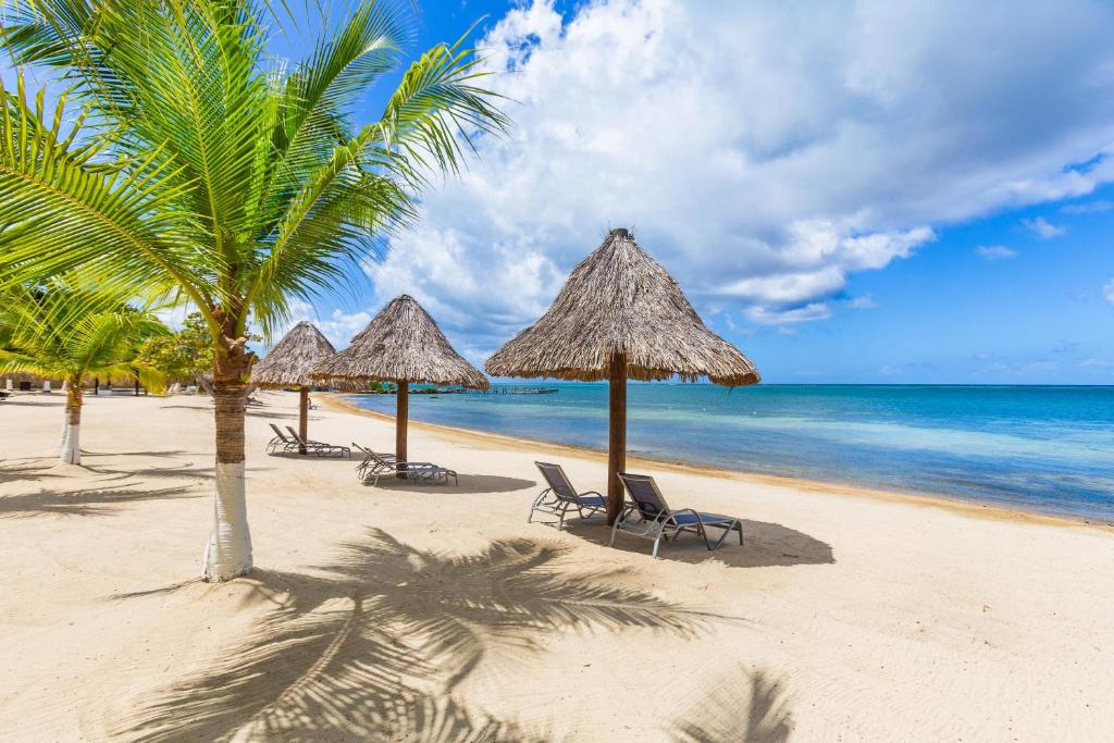 Pristine Bay Villa 1304 with large pool - 3 bedroom condo photo 3