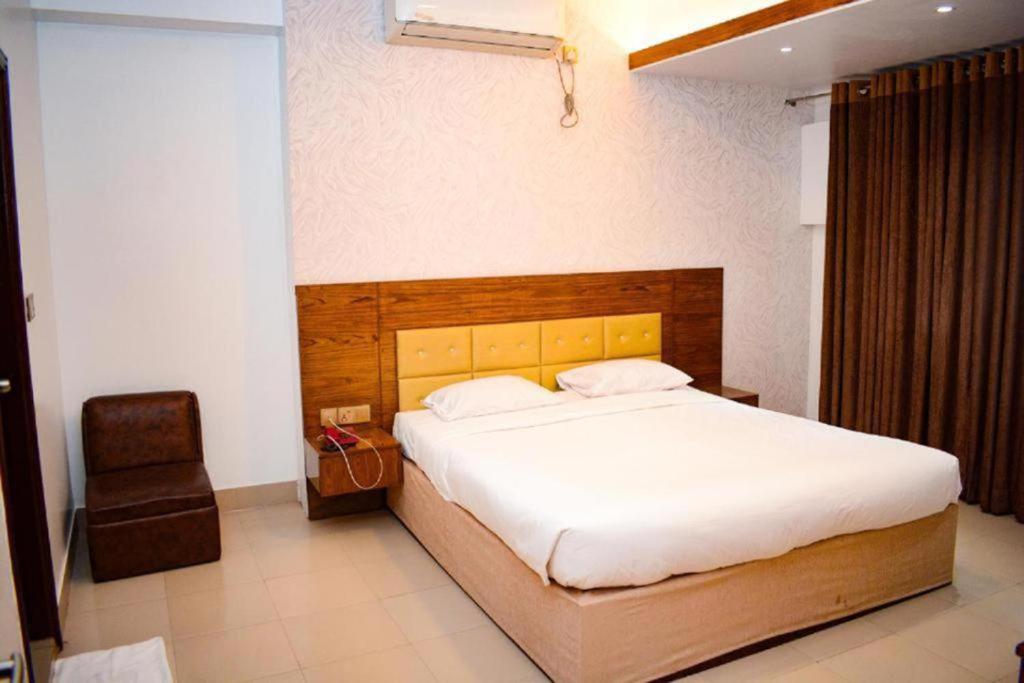 The Alina Hotel Near Railway Station photo 3