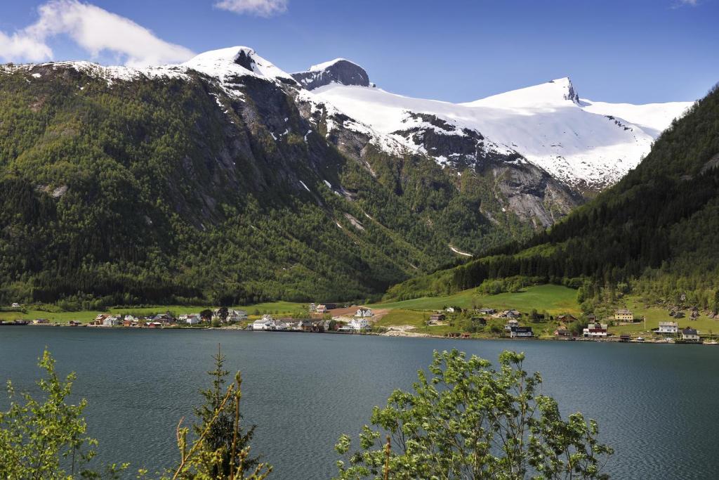 Fjærland Fjordstove Hotell - Huseby Hotelldrift AS photo 1