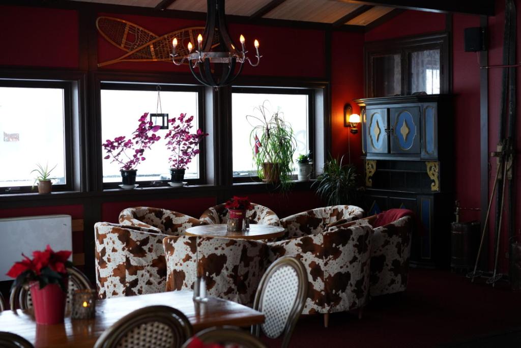 Le Ski Lodge & Steakhouse photo 3