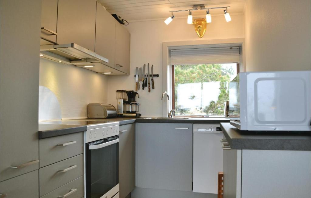 Nice Home In Hundested With 3 Bedrooms And Wifi photo 3