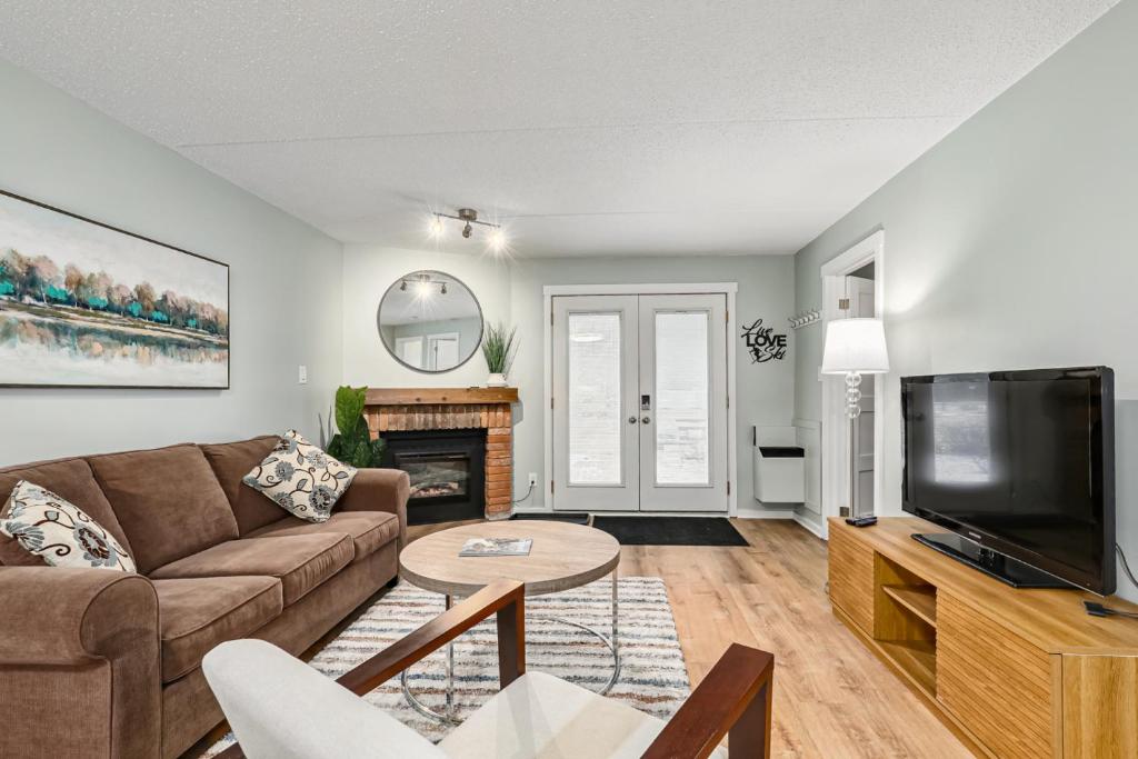 The Nordic - Central Collingwood Condo photo 3