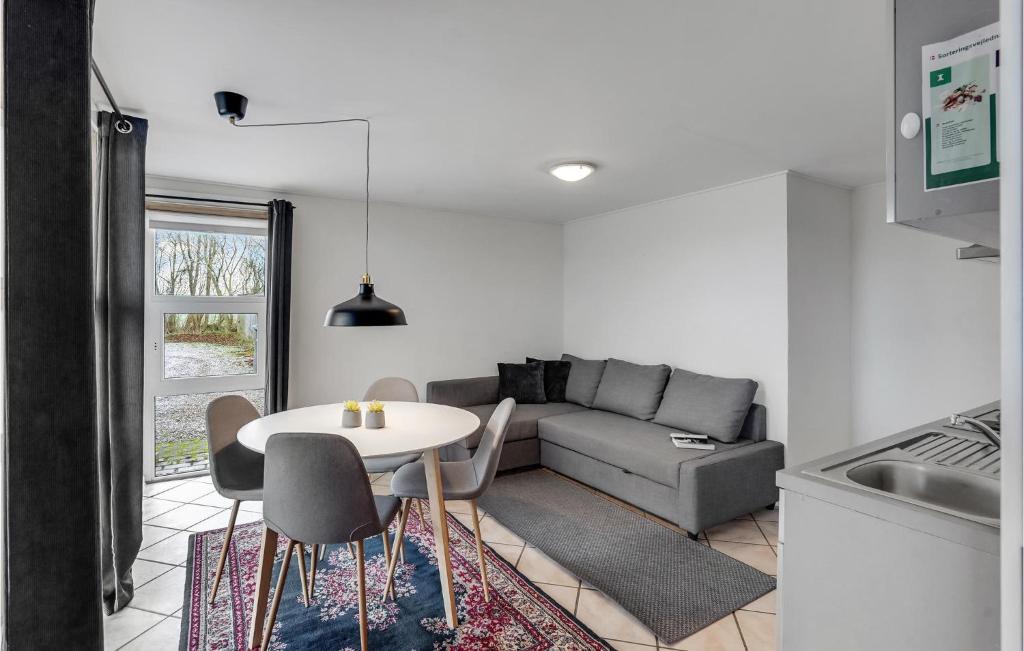 Stunning Apartment In Hjer With 1 Bedrooms And Wifi