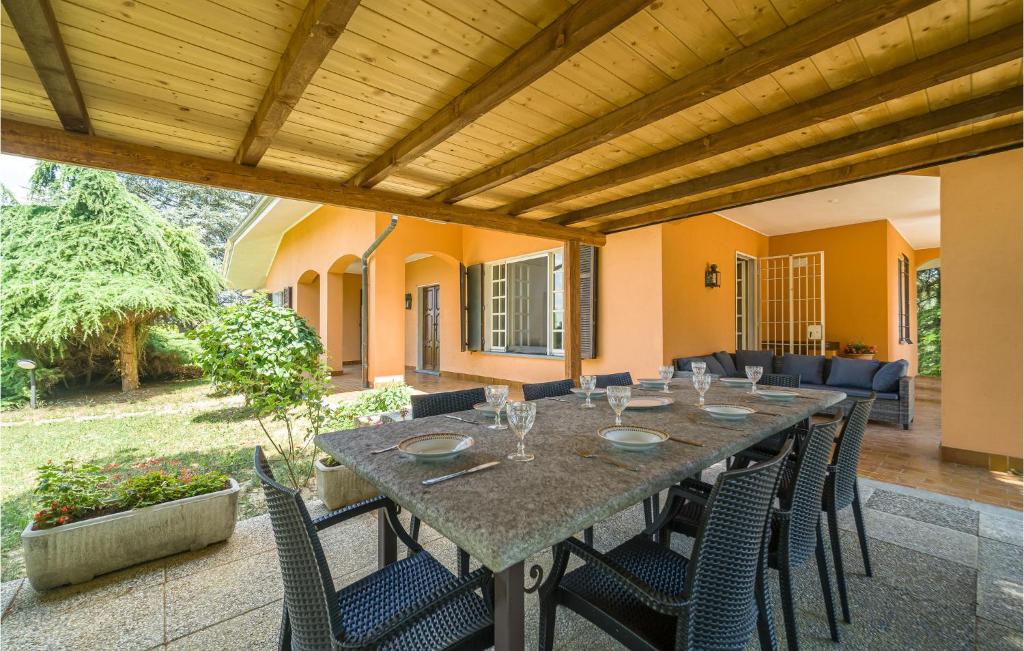 Awesome Home In Asti With Jacuzzi, 5 Bedrooms And Outdoor Swimming Pool photo 3