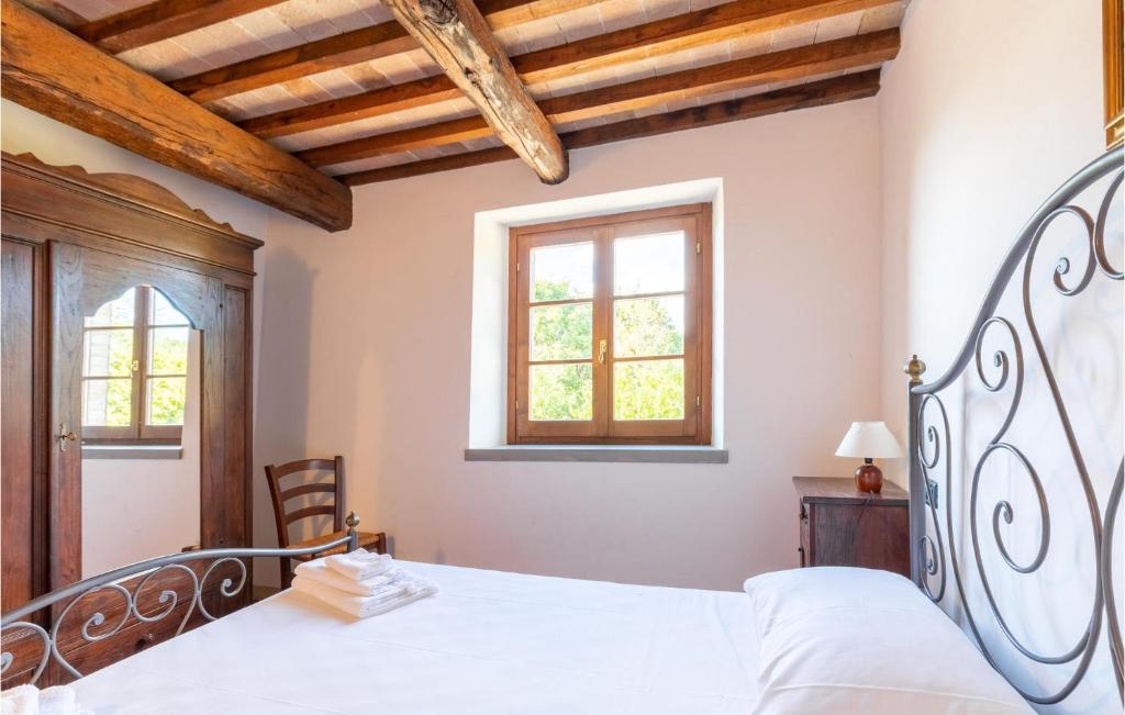 Stunning Apartment In Monte S,m,tiberina Pg With 2 Bedrooms And Outdoor Swimming Pool photo 4