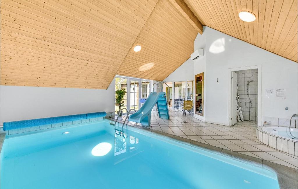 Nice Home In Ringkbing With 5 Bedrooms, Private Swimming Pool And Outdoor Swimming Pool photo 1