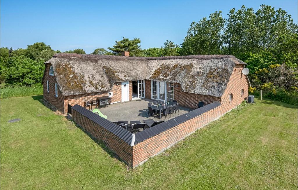Nice Home In Ringkbing With 5 Bedrooms, Private Swimming Pool And Outdoor Swimming Pool