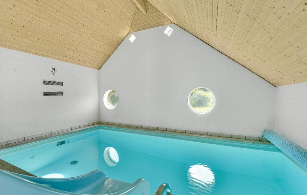 Nice Home In Ringkbing With 5 Bedrooms, Private Swimming Pool And Outdoor Swimming Pool photo 4