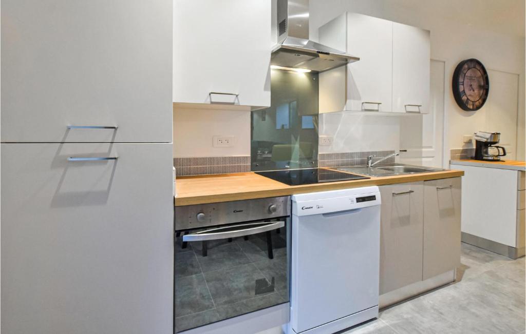 Nice Home In Clitourps With 3 Bedrooms And Wifi photo 4