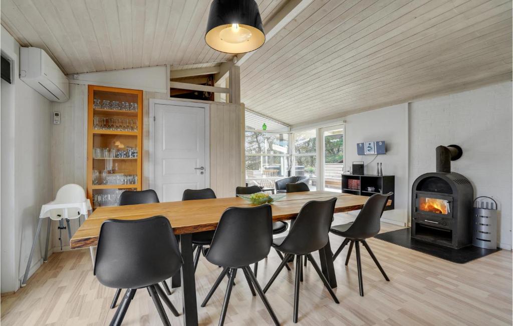 Amazing Home In Blvand With 5 Bedrooms, Sauna And Wifi photo 1