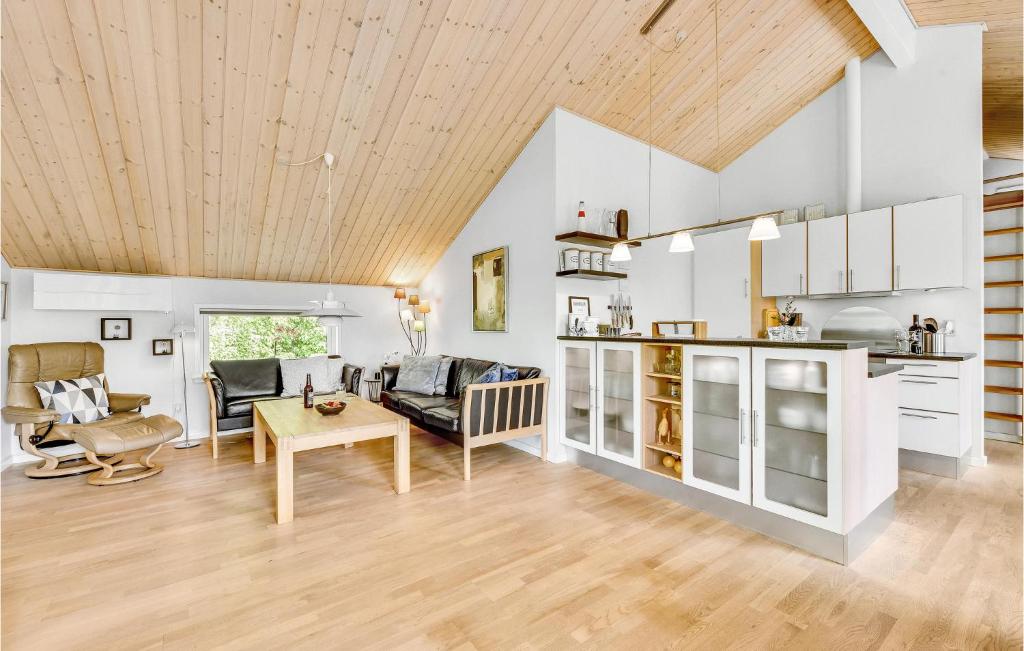 Nice Home In Tarm With 3 Bedrooms, Sauna And Wifi photo 2