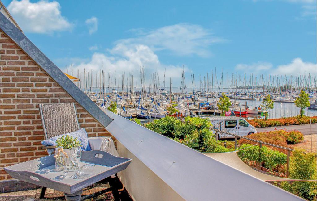 Nice Home In Bruinisse With 2 Bedrooms And Wifi