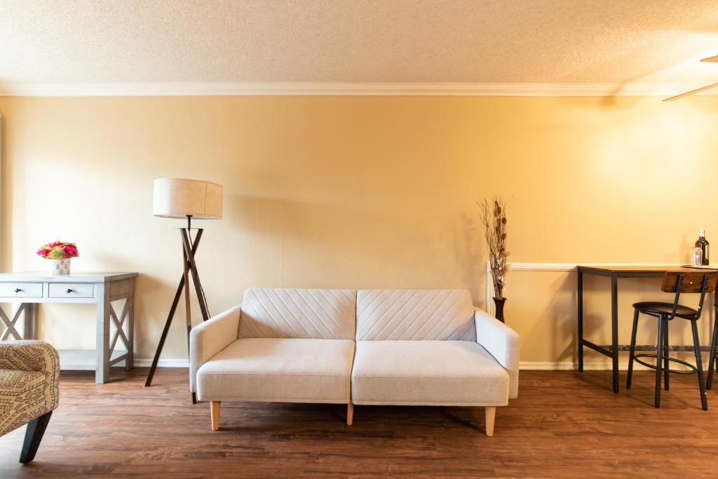 Luxurious stay near the Beach image