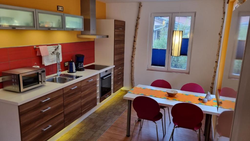 Ferienhaus Rehblick - direkt in der Natur, mit Lesezimmer und zwei Terrassen photo 2