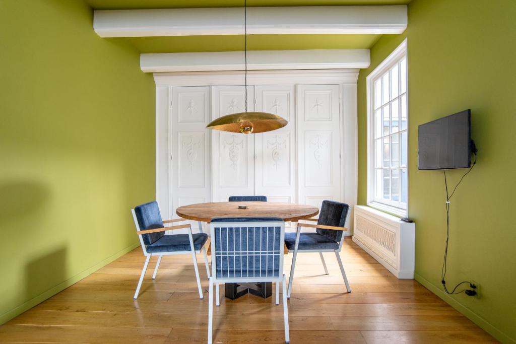 Uniek, slapen in De Graenkoper (De Rijp): 120 m2 photo 2