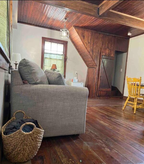 Hanna’s Cottage-Downtown Hermann photo 1