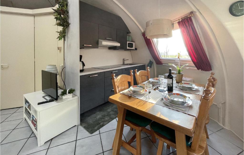 Beautiful Caravan In Chaam With Wifi And 1 Bedrooms photo 4