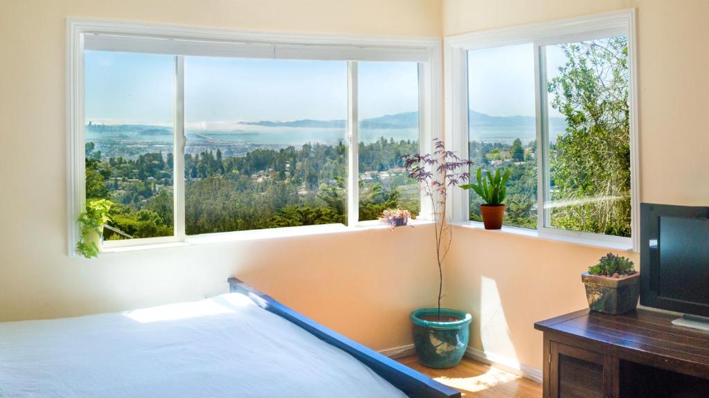 Magical Bay View in Oakland Hills photo 1