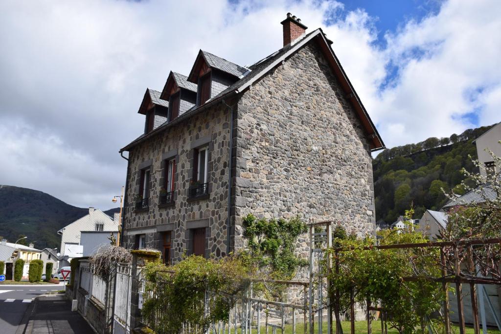 Petit duplex de charme sous les toits du Mont-Dore photo 1