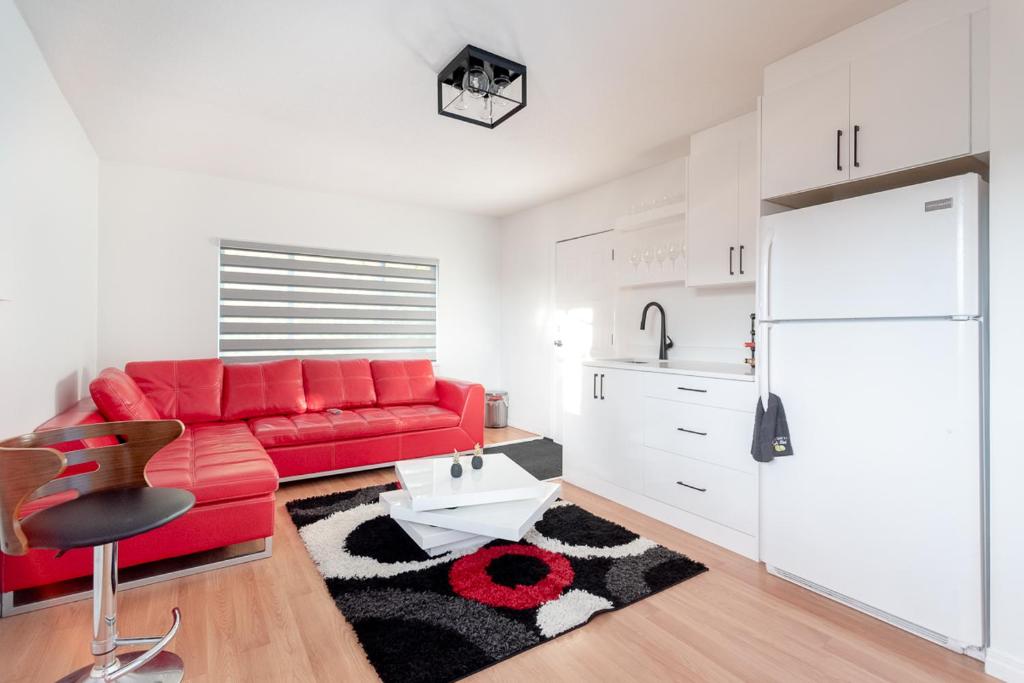 Spacious & Modern by the Beach photo 2